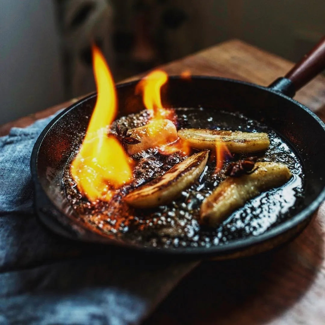 Skeppshult 9.5" Cast Iron Skillet with Walnut Handle (24cm)