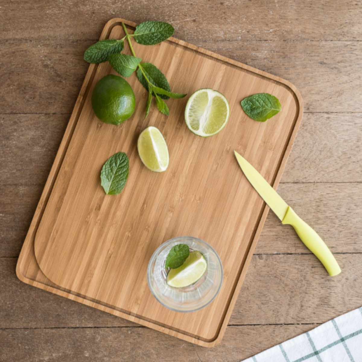 Pebbly Bamboo Cutting Board (37x29cm)