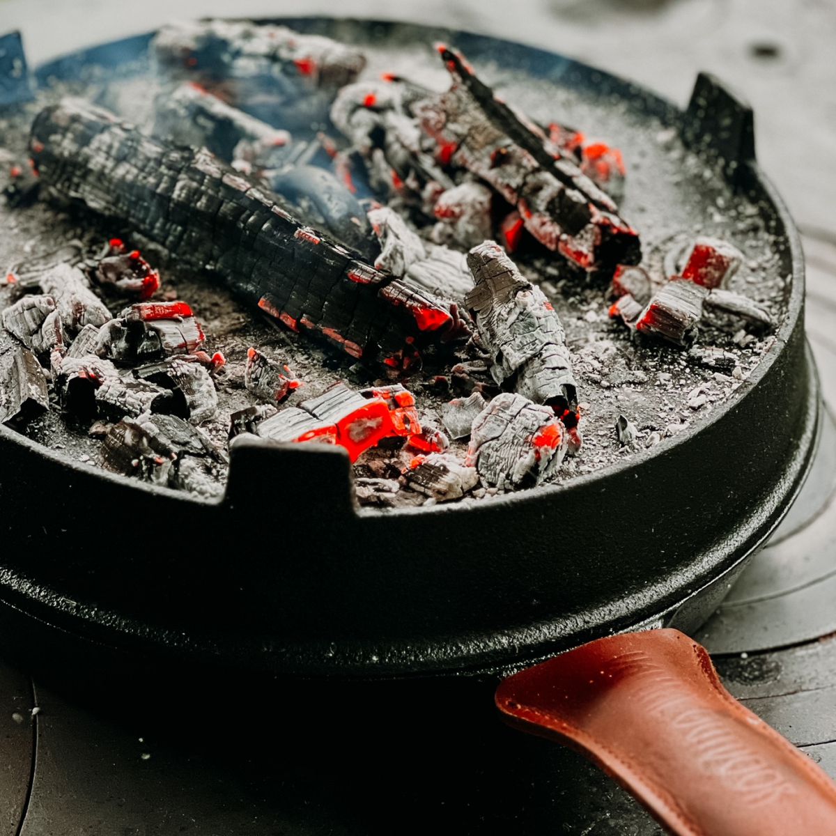 Valhal Outdoor Lid & Grill Skillet – Cast Iron 25cm